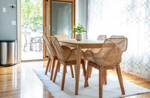 Walworth House | Maplewood Manor - Chic 6 BDR Downtown Walworth