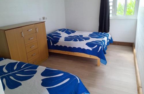 Tubuai Bed & Breakfast | Mara'ai le spot Tubuai, Chambre Triple Deluxe Mahu SDB Privée avec piscine