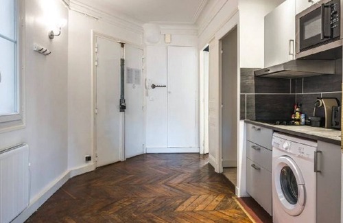 Saint-Gervais Apartment | Marais luxe-take a walk across the bridges of river Seine to Île de la Cité