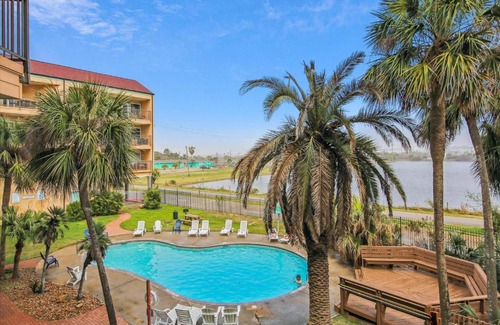 Galveston Apartment | Maravilla 140-Salt Life