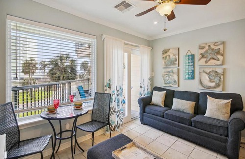 Galveston Apartment | Maravilla 140-Salt Life