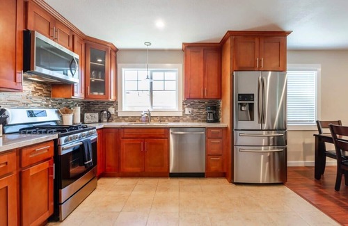 Northside House | @ Marbella Lane - 3BR UpprLvl | DTWN SJ | Ldry + P