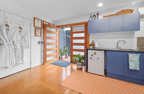 New Lambton House | Marche Home Stay, Immaculate Presentation, Private & Relaxing