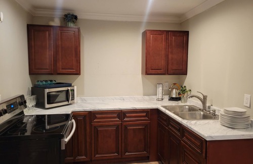 Mobile House | Mardi Gras Visitors Are Welcome! 3 Bedrms/4 Beds. 1.5 Ba. Spacious