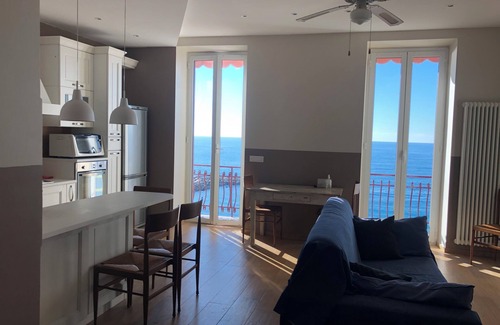 Ospedaletti Apartment | Mare sole spiaggia - seaside on the Italian Coast