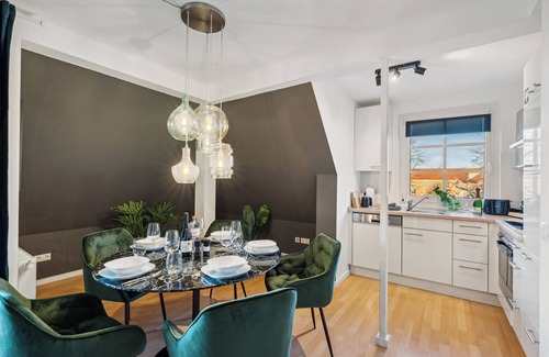Verden Apartment | Maremar - Maisonette at Holzmarkt - luxury boxspring - workplace - loggia