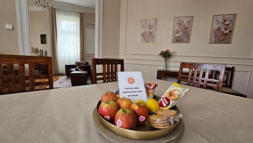 Orszagut Apartment | Margaret Buda Apartman city view