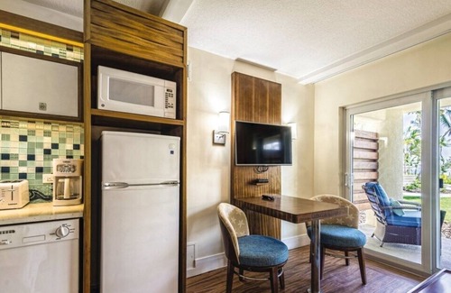 Frydendal Apartment | Margaritaville Vacation Club by Wyndham - St. Thomas - Studio visual assist, mobility