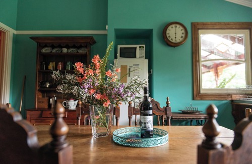 Warburton House | Margate - character house with mountain views