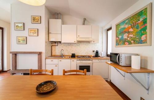 Civenna Apartment | Marigold Apartment by Wonderful Italy