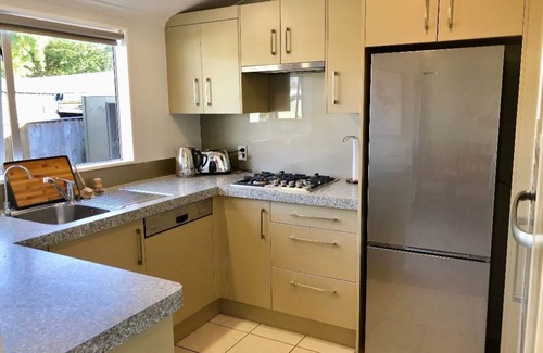 Taupo House | Marigold Cottage, includes bikes & kayaks