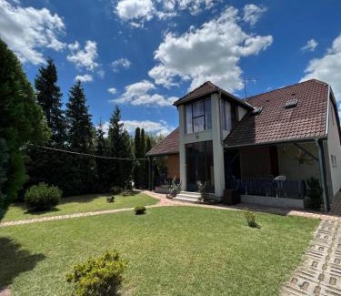 Szantod Apartment | Marika Apartman
