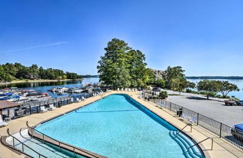 Salem House | Marina and Pool Access Lovely Lake Keowee Townhome!