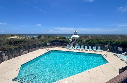 St. James House | Marina and Pool Roomy Golf-View Home in Southport