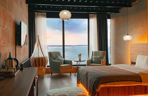 Karaburun Koyu Bed & Breakfast | Marina Fener