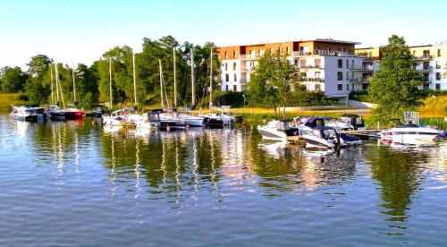 Ilawa Apartment | Marina Summer - przy jeziorze, Netflix, TV55", parking podziemny i winda