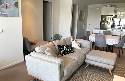 Maribyrnong Apartment | Marina View Apartment on the Maribyrnong River