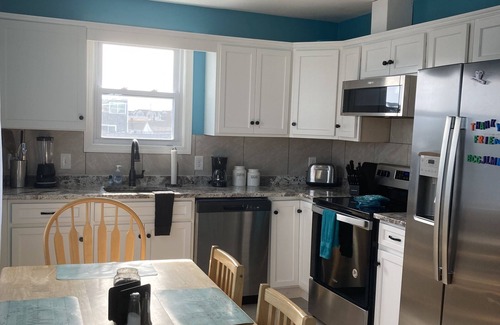 Hampton Condo | Marina views, sunrise & sunsets directly from your deck & side bedroom windows