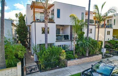 Beach Barber Tract House | Marine Dream BRAND NEW LISTING!