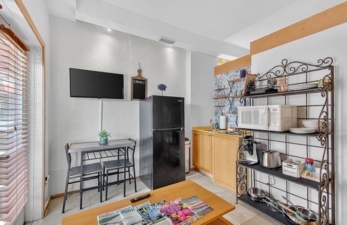 Palm Coast Condo | Market View Condo | European Village | Minutes to Beach & Restaurants