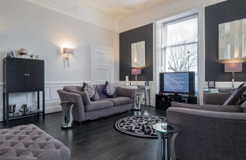 Central Aberdeen Apartment | Marks At The Manor Luxury Riverside Apartments - Sleeps up to 4, with Parking and Sky TV