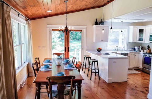 Queensbury House | Marley's Cove on Glen Lake