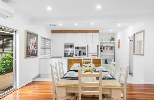 Towradgi House | Marlos Escape A Generous Haven for Couples