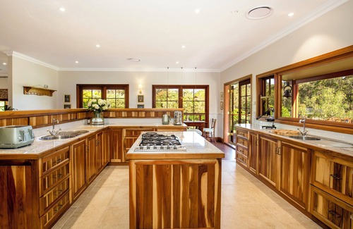 Comberton House | Marlu Estate: Luxury Farmhouse Retreat Near Jervis Bay