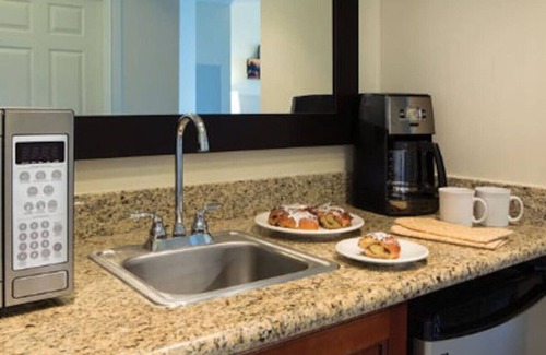 Central Beach Condo | Marriott's BeachPlace Towers Luxury Guest Room Sl
