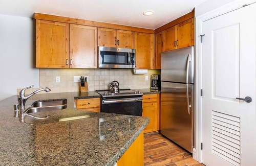 South Lake Tahoe Condo | Marriott's Timber Lodge - Ski-In & Ski-Out - Sleeps 8!