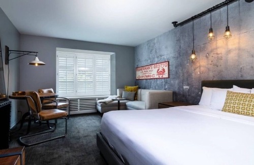 Fisherman's Wharf Resort | Marriott Vacation Club Pulse,San Fransisco Hotel Room,1 King Bed,Courtyard