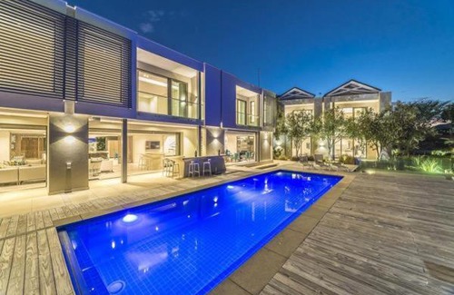 Greater Johannesburg Metropolitan Area House | Marry hill-side resort