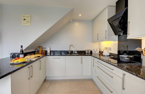 Priors Marston House | Marston Croft Cottage | Hot Tub | Sleeps 7 |Southam | Inspire Homes