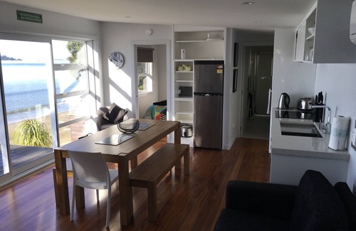 Mahurangi East House | Martins Bay - quiet Kiwiana Bach on the Beach - ideal for children