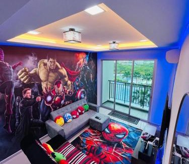 Bandar Perda Apartment | Marvel Theme Family Escape - Infinity Pool, Ps5, Indoor-Cinema with Balcony - M4