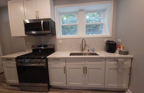 South Shore Apartment | Marvelous 3-bedroom apartment with WiFi, AC 18 minutes from downtown Chicago
