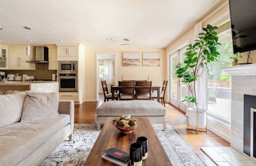 Grass Lawn House | Marvelous 4-bedroom house with AC in Redmond
