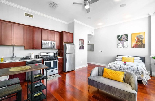 Olde Kensington Apartment | Marvelous Studio in Philly – Rooftop Pool & Gym