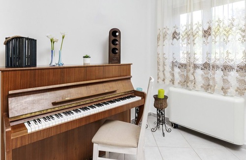 Radanovici Villa | Marvelous Villa with View and Jacuzzi in Kotor