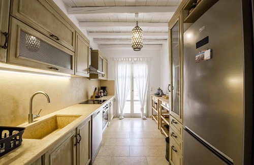 Ornos House | Marvi house with shared pool - My Rental Homes