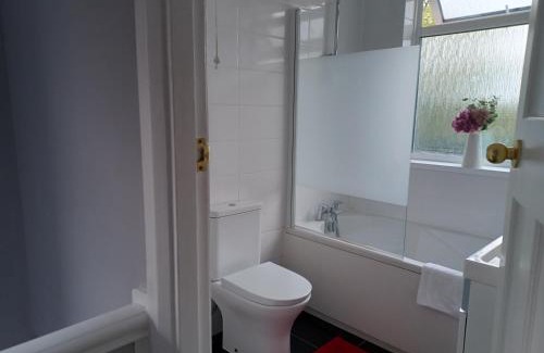 Newark upon Trent House | Marvyn-Five House-Huku Kwetu-3 Bedroom-Fully furnished-Quiet