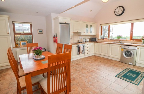 Caherkeen Cottage | MARY AGNES COTTAGE, pet friendly in Allihies, County Cork