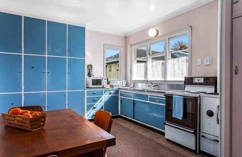 Waiotahi House | Mary's Cozy Cottage.
