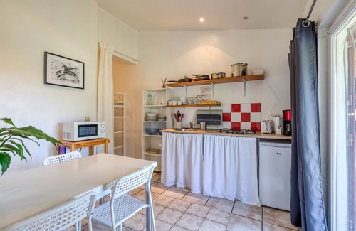 Saintes-Maries-de-la-Mer House | 'Mas Des Cypres - Mazet 7' with Private Terrace, Shared Garden and Wi-Fi