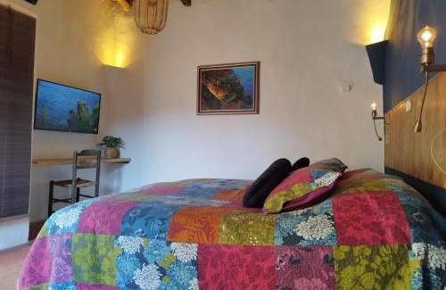 Sobrestany Bed & Breakfast | Mas Del Llop Blanc - Dog friendly Hostal Rural - B&B