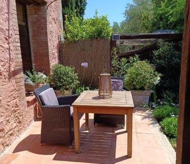 Sobrestany Bed & Breakfast | Mas Del Llop Blanc - Dog friendly Hostal Rural - B&B