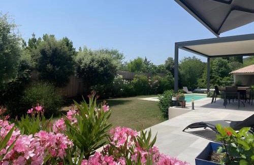 Cabrieres-d'Avignon Villa | Mas Mayflower