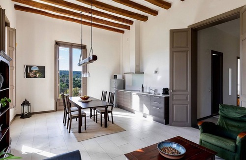 La Torre de Claramunt Apartment | Mas Rossignol Apartment with 3 Balconies