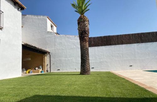 Viladellops Villa | Masia Las Moreras autenticidad renovada 100 porcien a 10 minutos de Sitges en coche 12 huespedes Piscina Aire Aconc 6 Suites Apertura 15 Julio 2025