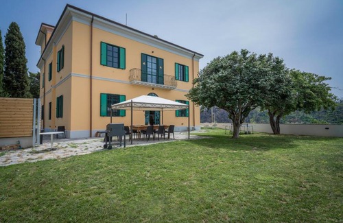 Massarosa Villa | Massarosa Front Lake, The Gargoyles